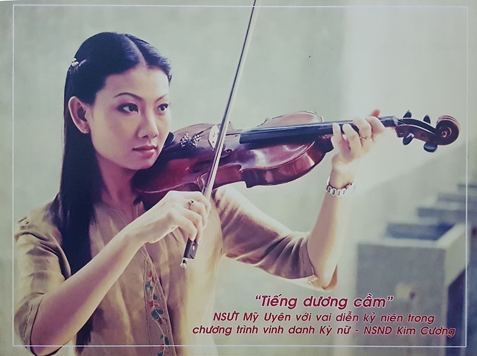 Nhiều nghệ sĩ xúc động nhìn lại ký ức qua triển lãm sân khấu - 12