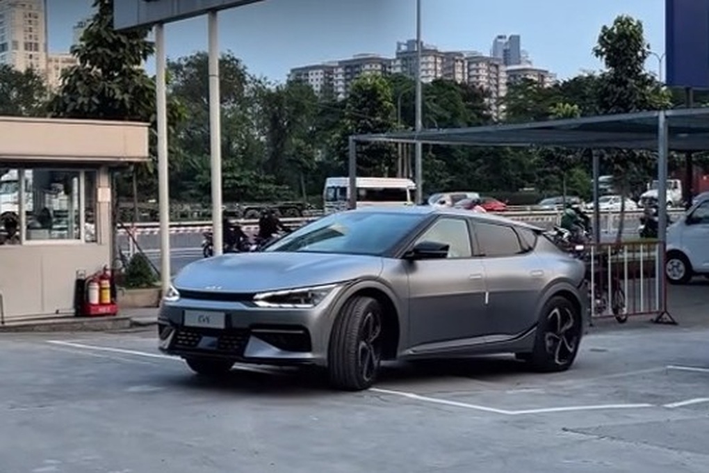 Xe điện Kia xuất hiện tại đại lý, thu hút nhiều sự quan tâm - 1