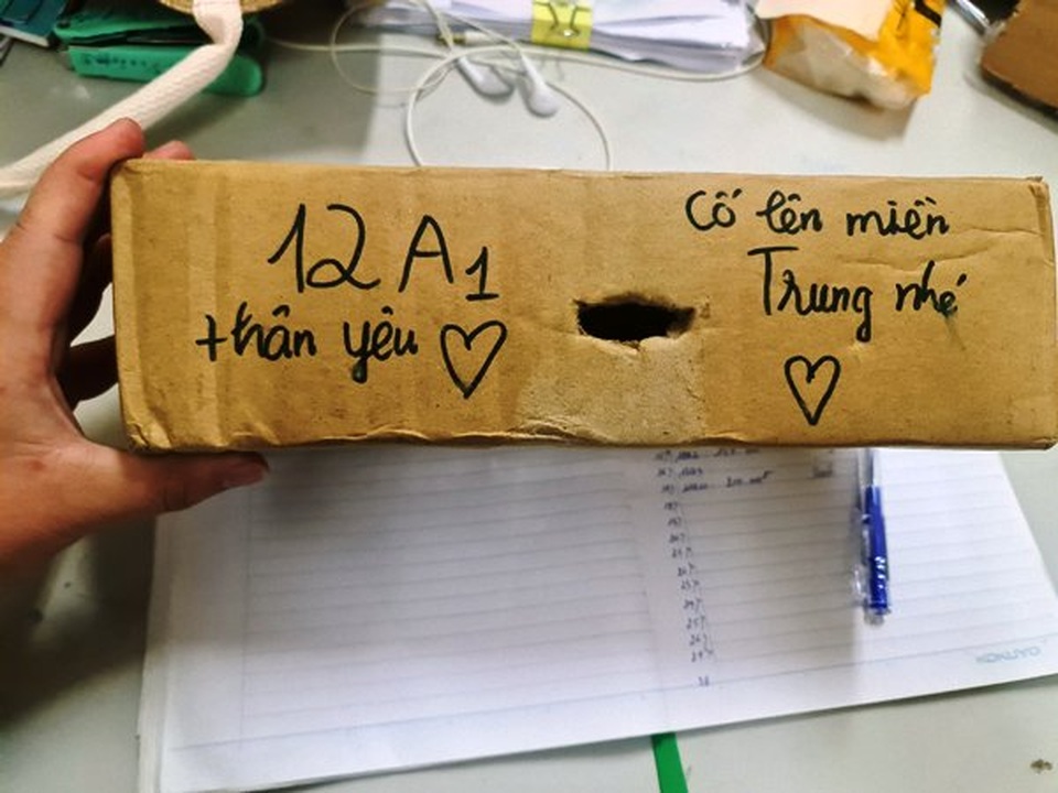 Tuổi trẻ xứ Nghệ gửi hơi ấm tới đồng bào vùng lũ - 5 Tuổi trẻ xứ Nghệ gửi hơi ấm tới đồng bào vùng lũ - 5