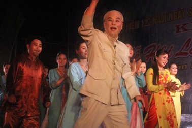 Rơi nước mắt vở diễn Bác Hồ về thăm quê lần thứ 2