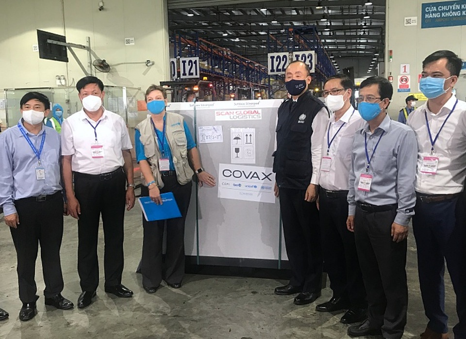Hơn 800.000 liều vắc xin Covid-19 của COVAX về đến Việt Nam - 1 Hơn 800.000 liều vắc xin Covid-19 của COVAX về đến Việt Nam - 1