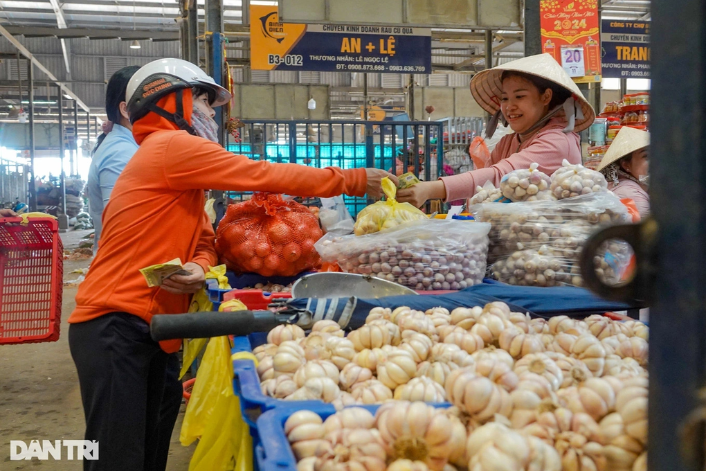 TPHCM đắt đỏ: Vợ chồng trẻ lương 40 triệu đồng, tháng nào cũng... hết sạch - 3