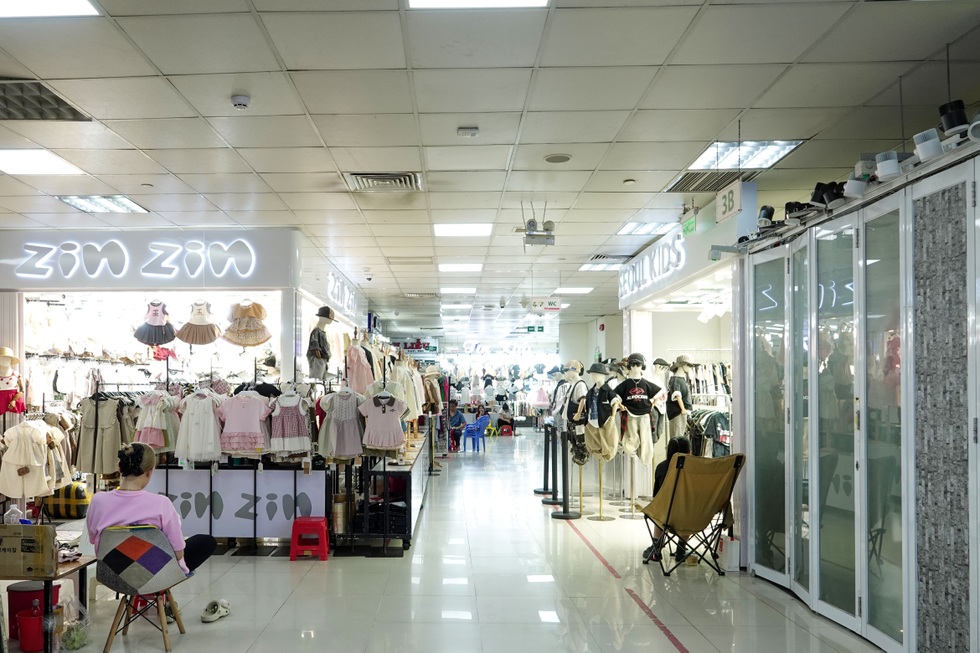 Thế tiến thoái lưỡng nan của tiểu thương chợ truyền thống - 9