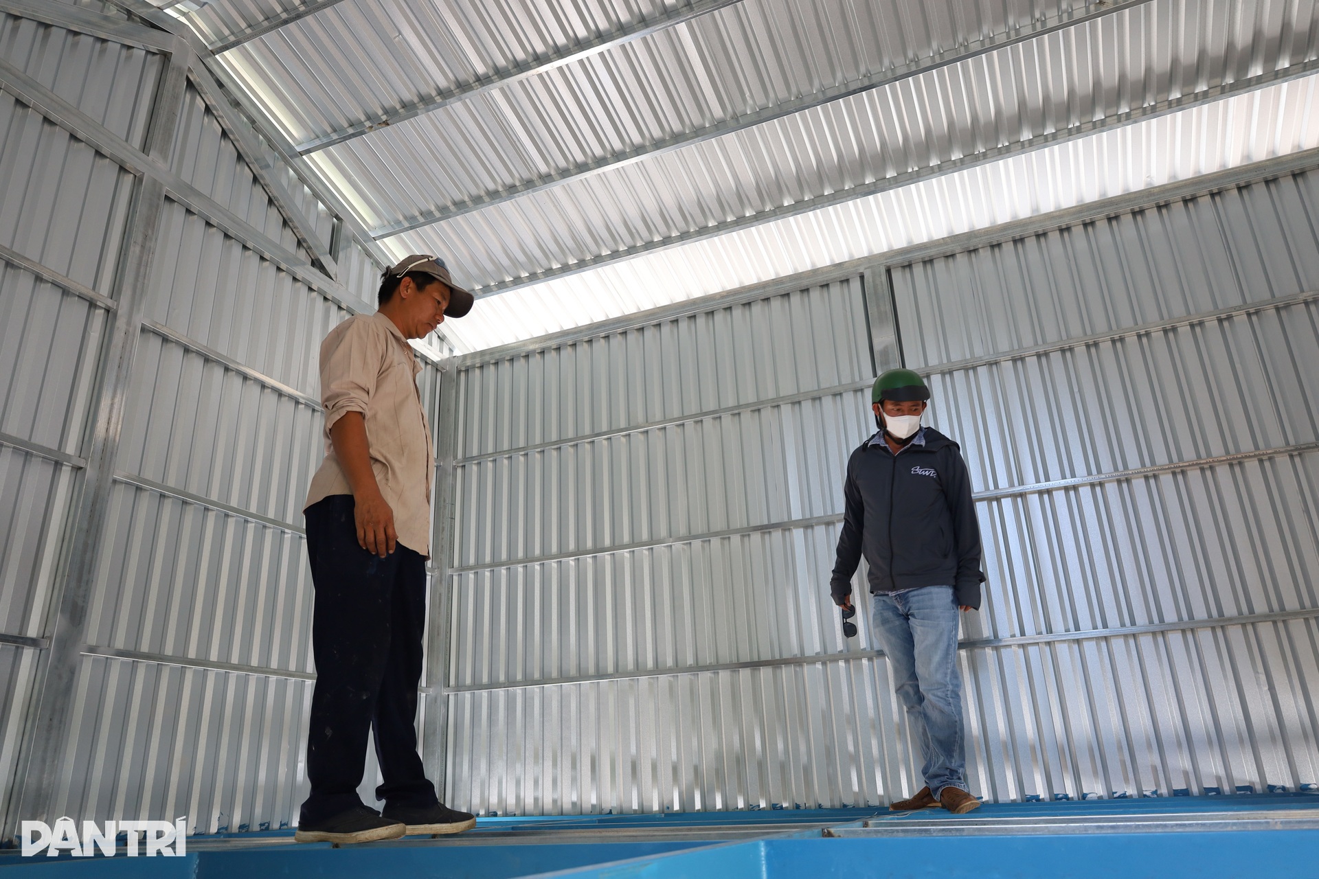 Hình hài các căn nhà nổi đầu tiên hỗ trợ người dân vùng lũ Đắk Lắk - 10