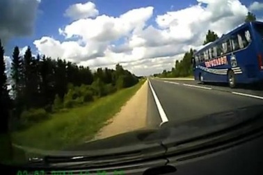 Hãy dùng gương chiếu hậu!