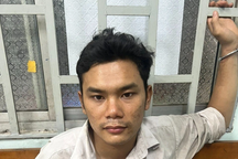 Mang súng rulo cùng 17 viên đạn đi bán bị cảnh sát phát hiện