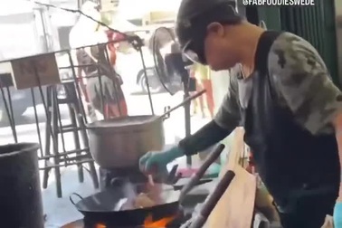 Món trứng cuộn cua trứ danh giúp tiệm bình dân có sao Michelin