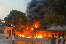 Chiến sĩ nghĩa vụ vứt tàn thuốc gây cháy 200 xe máy ở trụ sở công an