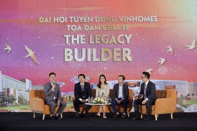 Hàng nghìn ứng viên tham dự đại hội tuyển dụng Bất động sản lớn nhất 2021 - Ảnh 4. Hàng nghìn ứng viên tham dự đại hội tuyển dụng Bất động sản lớn nhất 2021 - Ảnh 4.