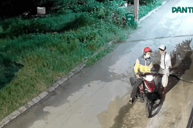 Thanh niên mặc áo xe ôm giật hơn 100 tờ vé số của người bệnh ở TPHCM