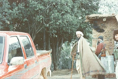 Ảnh hiếm về nơi ẩn nấp của trùm khủng bố Bin Laden