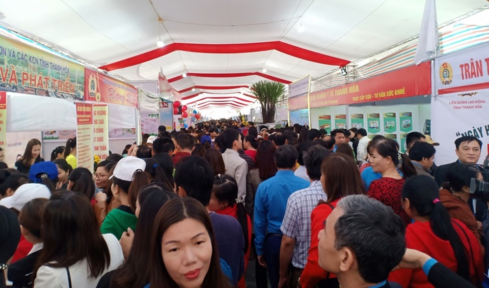 Khoảng 7.000 công nhân dự Ngày hội công nhân - Phiên chợ nghĩa tình - 3 Khoảng 7.000 công nhân dự Ngày hội công nhân - Phiên chợ nghĩa tình - 3