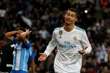 C.Ronaldo “giải vận đen”, Real Madrid may mắn chiến thắng Malaga