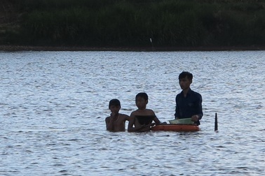 Học sinh lớp 10 chết đuối trên sông Lam