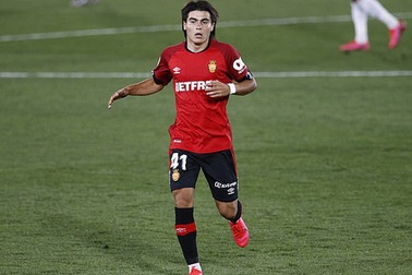 Ra sân gặp Real Madrid, cầu thủ 15 tuổi phá kỷ lục kéo dài 80 năm