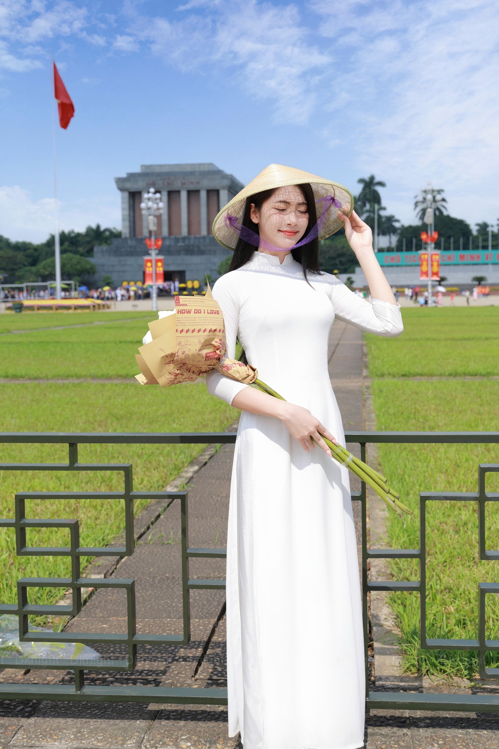 Người đẹp dân tộc Tày khoe dáng thướt tha trong tà áo dài trắng - 4 Người đẹp dân tộc Tày khoe dáng thướt tha trong tà áo dài trắng - 4