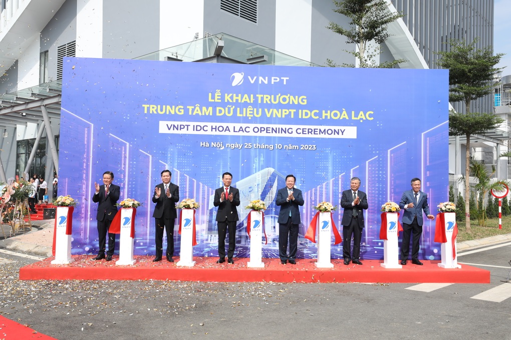 Bộ trưởng Nguyễn Mạnh Hùng: Nhà mạng phải đi đầu về hạ tầng, dữ liệu - 2 Bộ trưởng Nguyễn Mạnh Hùng: Nhà mạng phải đi đầu về hạ tầng, dữ liệu - 2