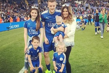 Con trai Jamie Vardy sướng rơn khi được C.Ronaldo tặng quà