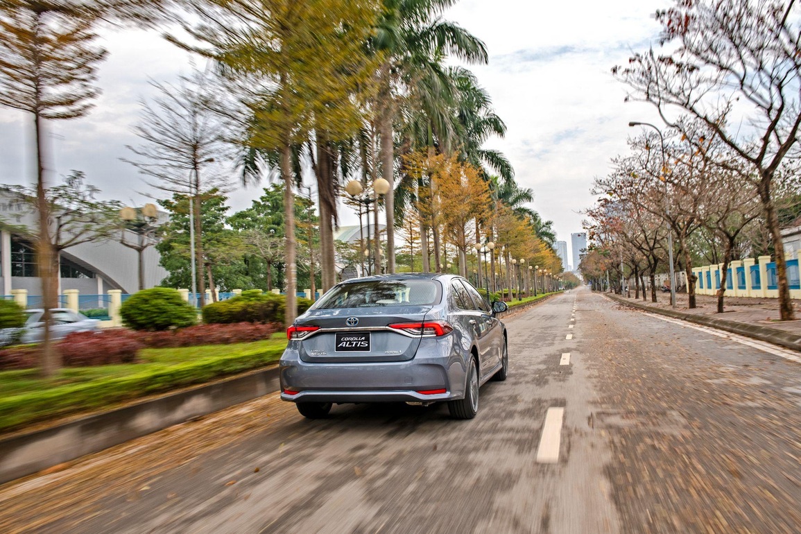 Chủ xe Toyota Hybrid: Mua không chỉ vì tiết kiệm xăng mà còn bởi cảm giác lái và trải nghiệm - 4 Chủ xe Toyota Hybrid: Mua không chỉ vì tiết kiệm xăng mà còn bởi cảm giác lái và trải nghiệm - 4