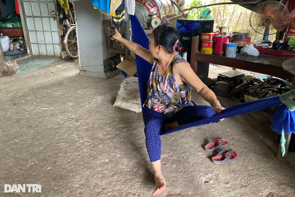 Con cái bỏ đi vì mùi hôi thối từ bãi rác, cụ ông sống lủi thủi tuổi già - 3 Con cái bỏ đi vì mùi hôi thối từ bãi rác, cụ ông sống lủi thủi tuổi già - 3