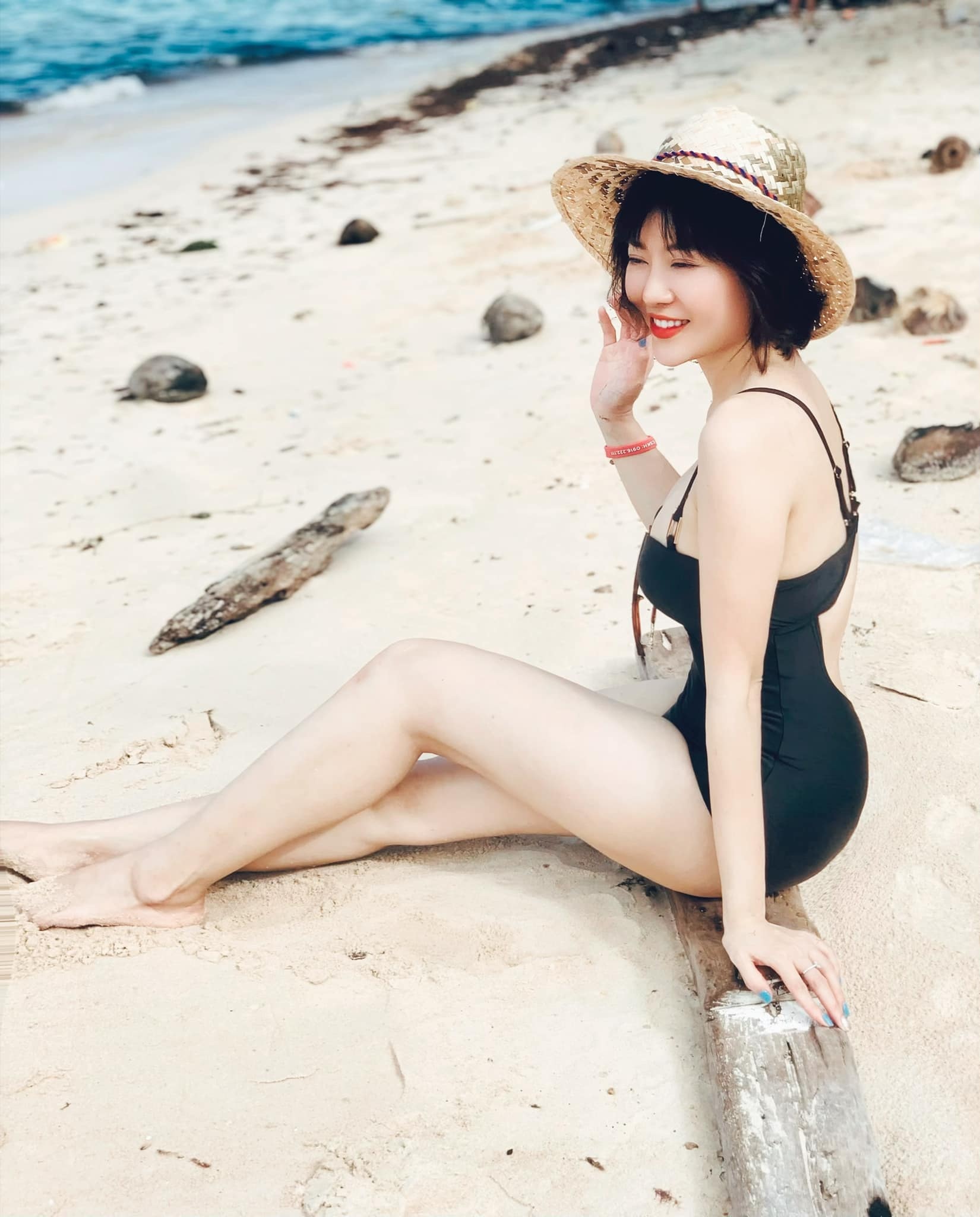 Thanh Hương Quyến Rũ Trong Bộ Bikini Cắt Xẻ Táo Bạo Báo Dân Trí 0893