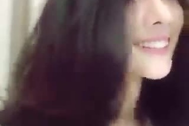 Thiếu nữ xinh đẹp cover "Tâm sự với người lạ"