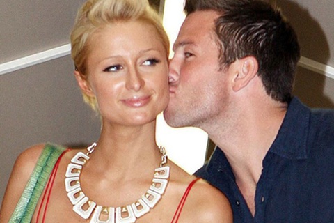 Paris Hilton và tình nhân mới vui vẻ ở Hawaii