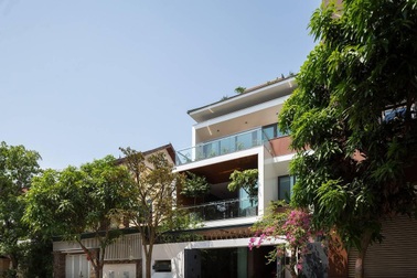 Gia đình ở Vinh xây nhà cản nắng, mùa hè mát lịm nhờ tuyệt chiêu không ngờ