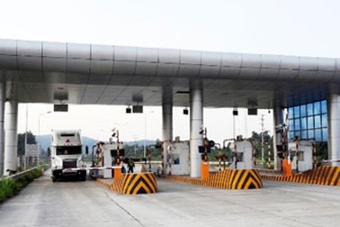 Công bố 18 ô tô bị “cấm cửa” tại cao tốc Nội Bài - Lào Cai