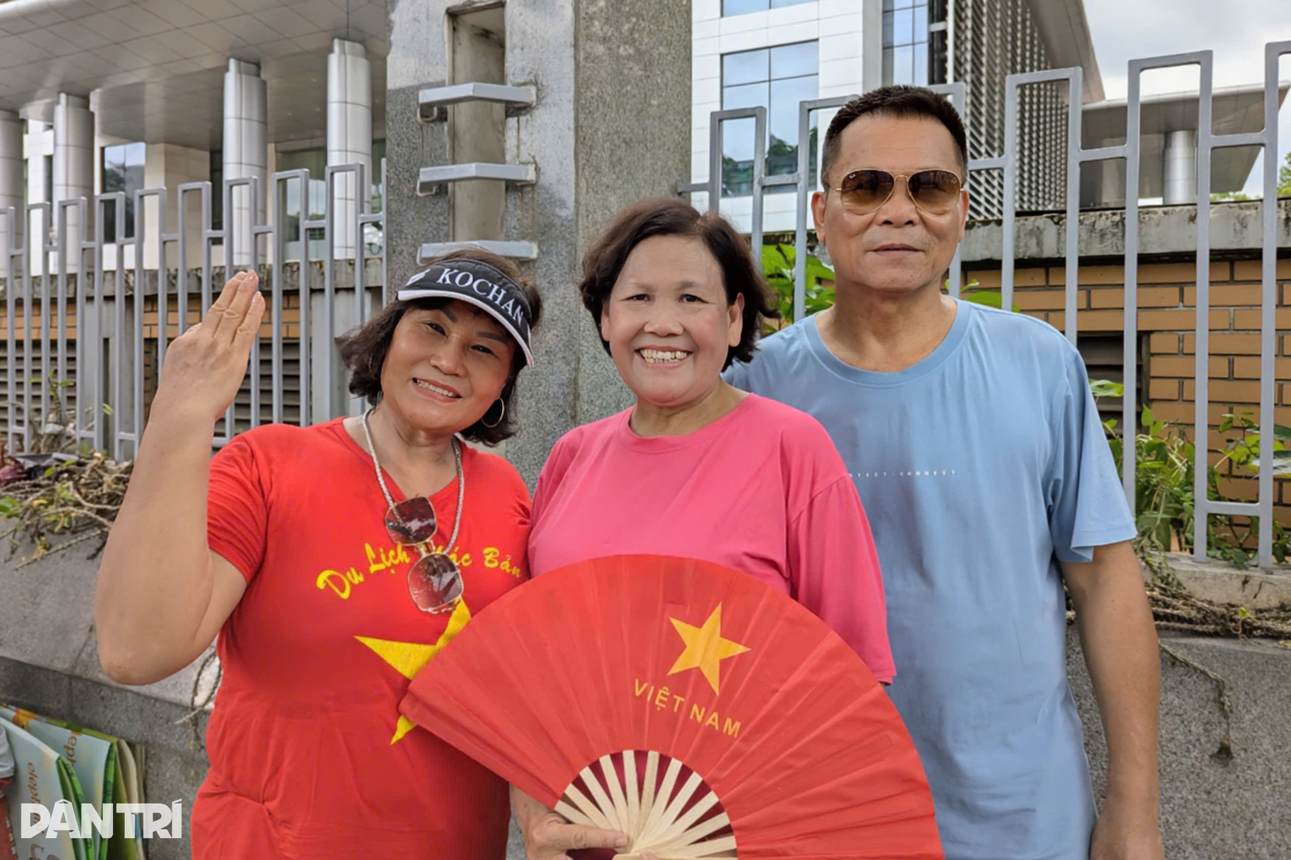 40 giờ mới tới lễ diễu binh: Cả nghìn người dựng lều, trải chiếu nhận chỗ - 1