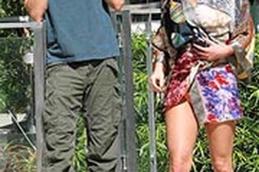 Jessica Simpson theo “bồ” đi lưu diễn