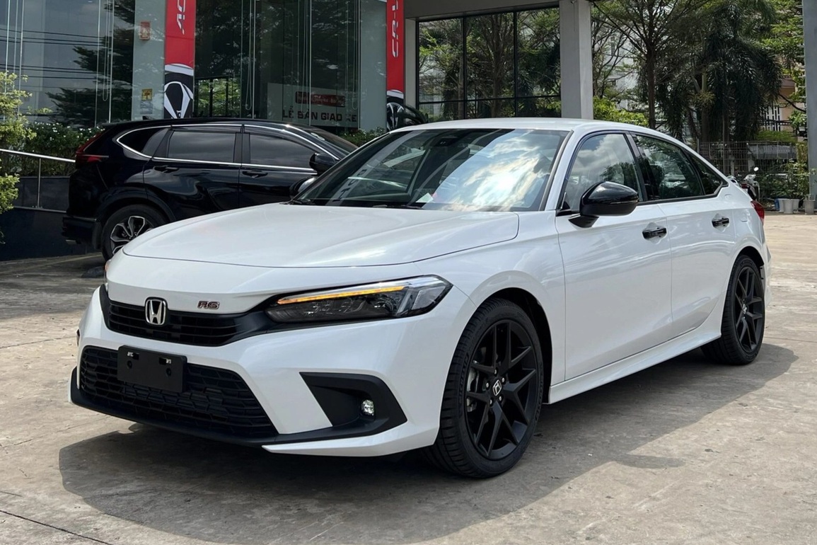 Honda Civic giảm giá 30 triệu đồng tại đại lý, cạnh tranh Corolla Altis - 1 Honda Civic giảm giá 30 triệu đồng tại đại lý, cạnh tranh Corolla Altis - 1