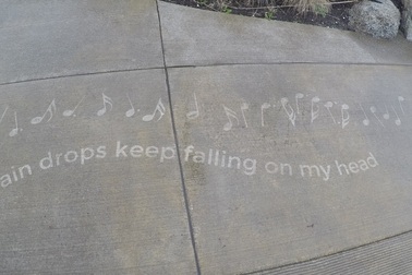 Kỳ lạ những tác phẩm nghệ thuật chỉ xuất hiện khi trời mưa