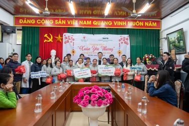 Mang xuân yêu thương đến Làng trẻ em SOS