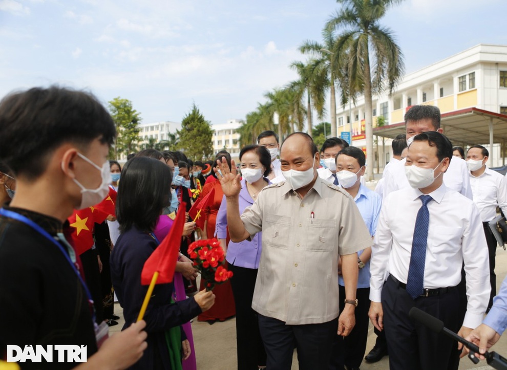 Chủ tịch nước Nguyễn Xuân Phúc dự Lễ khai giảng năm học mới tại Yên Bái - 1 Chủ tịch nước Nguyễn Xuân Phúc dự Lễ khai giảng năm học mới tại Yên Bái - 1