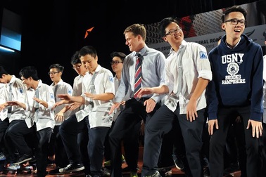 Phó Đại sứ New Zealand "cháy" hết mình cùng học sinh trường Ams