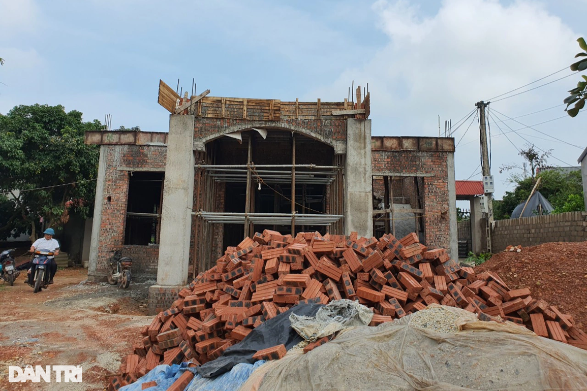 Bạn đọc Dân trí giúp đỡ anh khuyết tật chăm em tâm thần hơn 217 triệu đồng - 4