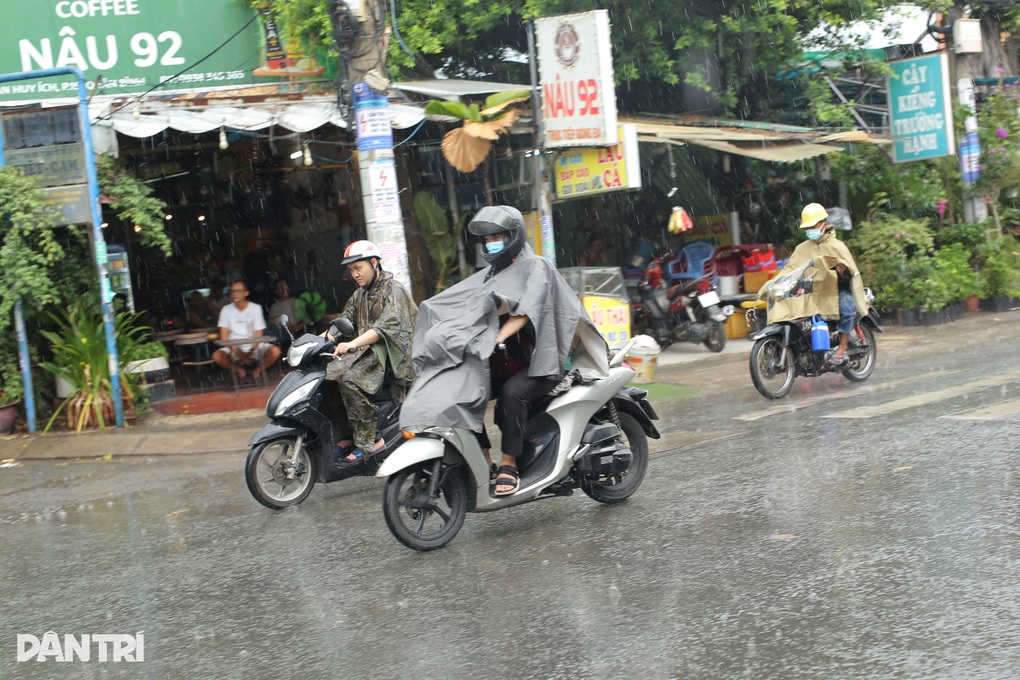 TPHCM dự báo có mưa to những ngày tới - 1