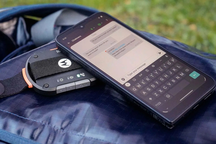 Phụ kiện giúp mang tính năng liên lạc qua vệ tinh lên mọi smartphone