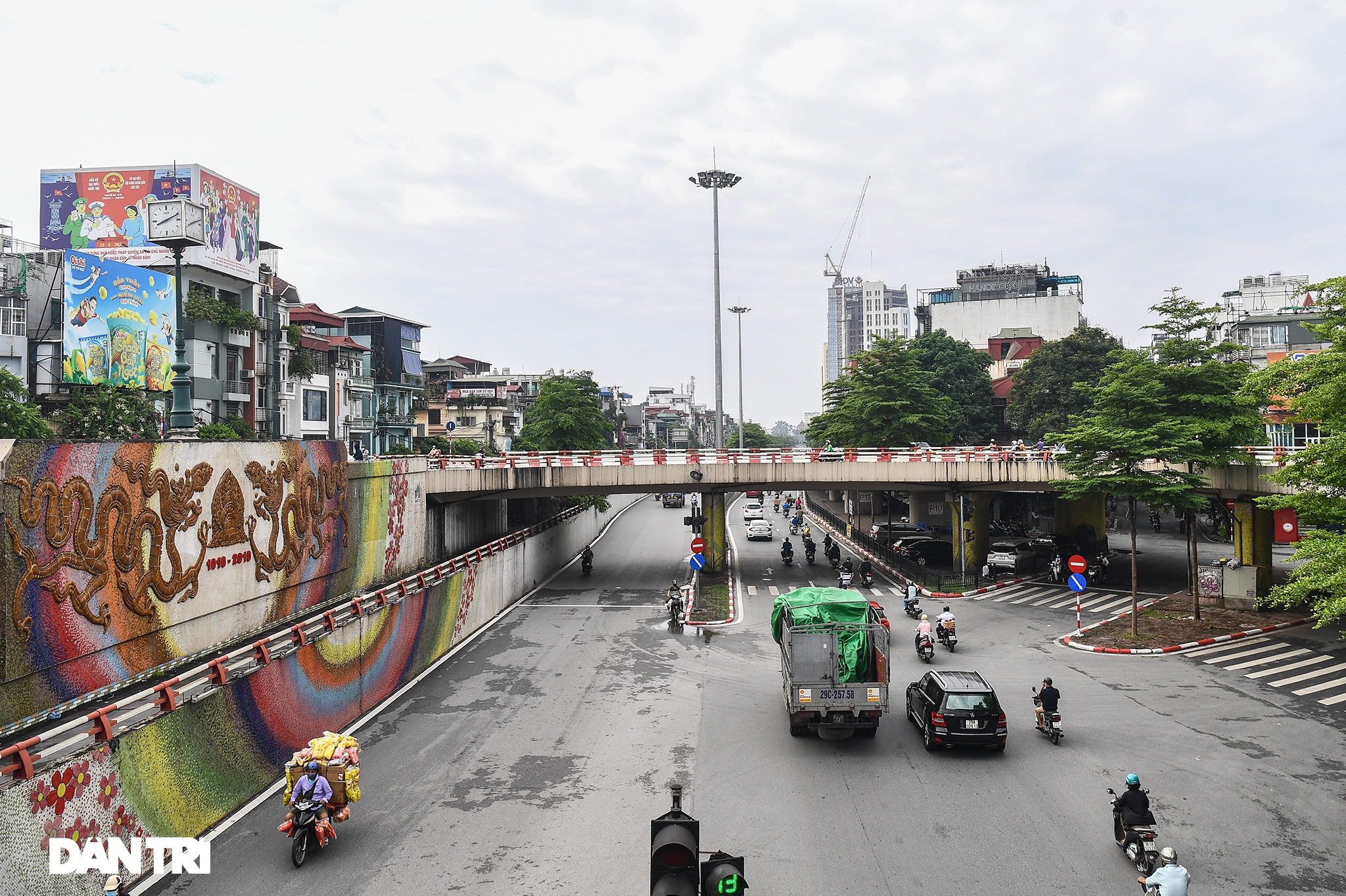 Hà Nội ngày đầu thực hiện Chỉ thị 16: Đường phố vắng, chợ dân sinh đông đúc - 17 Hà Nội ngày đầu thực hiện Chỉ thị 16: Đường phố vắng, chợ dân sinh đông đúc - 17