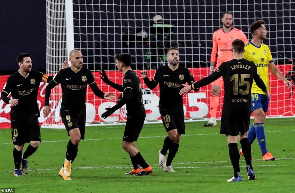Barcelona thua sốc ngay trên sân của Cadiz - 2 Barcelona thua sốc ngay trên sân của Cadiz - 2