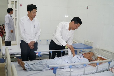 Ngành giáo dục Nghệ An chăm lo các nhà giáo đang điều trị tại bệnh viện