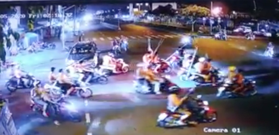 Bắt đối tượng cầm đầu nhóm 200 thanh niên áo cam đập phá quán ốc - 1 Bắt đối tượng cầm đầu nhóm 200 thanh niên áo cam đập phá quán ốc - 1