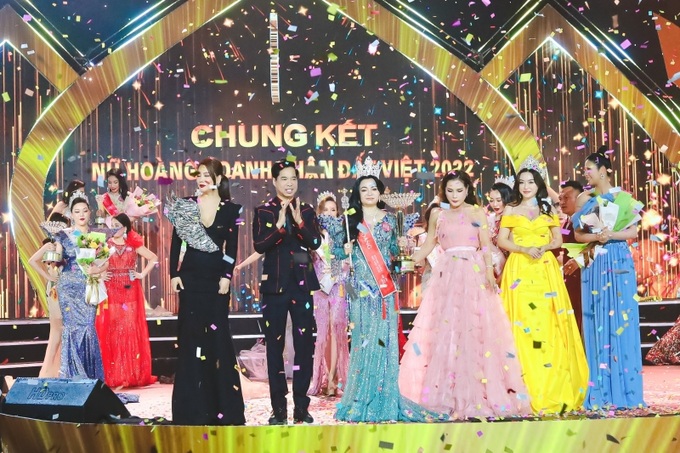 Doanh nhân Nguyễn Thị Thanh Thúy – SBD 111 trở thành chủ nhân của chiếc vương miện cao quý “Nữ hoàng doanh nhân đất Việt 2022”