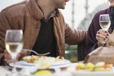 Phụ nữ trẻ từ chuyện "cạp đất mà ăn" đến "làm đồ chơi của đàn ông"