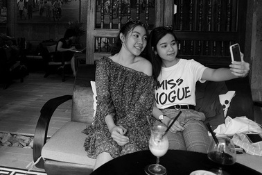 Cà phê hoài cổ khiến giới trẻ Sài Gòn mê mẩn