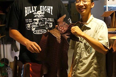 Kỹ sư phần mềm kiếm tiền triệu từ đồ da handmade 