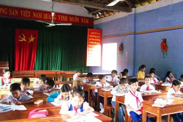 Lũ “cướp” trường, hơn một năm học tạm trong trụ sở ủy ban