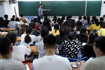 Cô giáo than thở: Khi học sinh giỏi vẫn ỉ ôi xin điểm