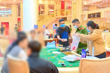 Người nước ngoài mở sòng bạc ở tầng hầm khách sạn 5 sao, thu lợi 52 tỷ đồng